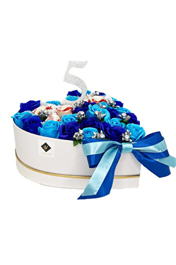 velve Aranjament floral personalizat cu cifre,cutie alba forma de inima cu trandafiri de sapun,albastru,5