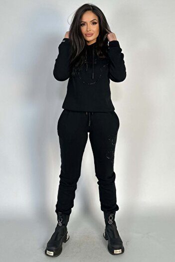 WildFashion OVERSIZE fashion tracksuit made of blouse and pants accessorized with colorful rhinestones V627-1