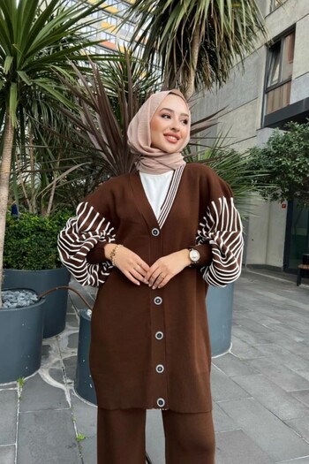 LOBOLIC Stylish and Comfortable Women's Buttoned Knitwear Cardigan Set