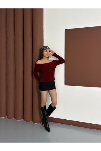 LE CARAMBOLE Women's Burgundy Madonna Collar Soft Sweater