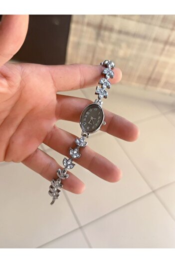 LOOQ Vintage Women's Wristwatch with Zircon Stone Detail
