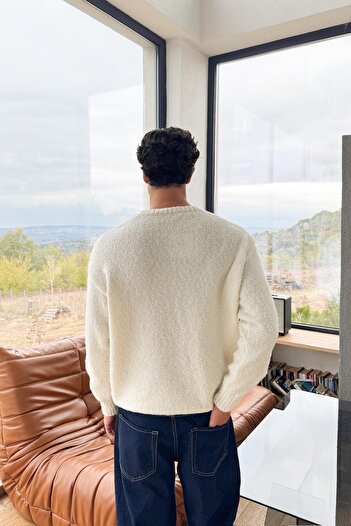 Flaw Wear Plush Ecru Basic Sweater