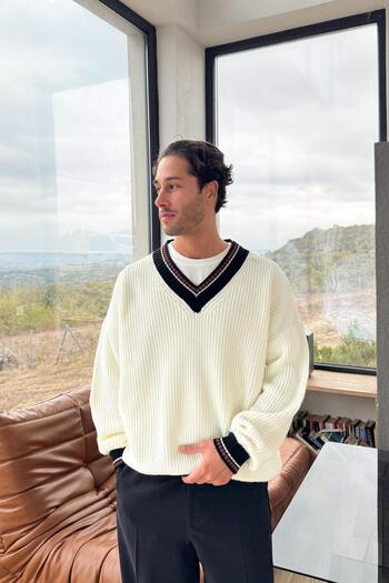 Flaw Wear V-Neck Knitwear Sweater