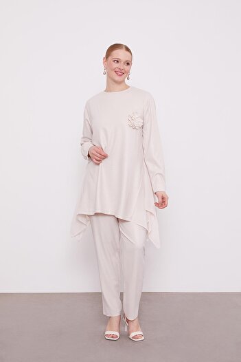 Levidor A.Beige Rose Collar Detailed Two-Piece Set