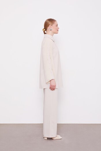 Levidor Beige Double Set with Chain Window Detail on the Arms