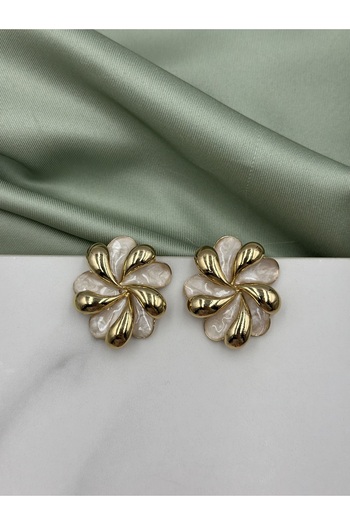 Unzilee Powder Enamel and Gold Gold Detailed Flower Form Design Earrings