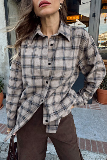 Sue Store Beige Black Plaid Oversize Shirt