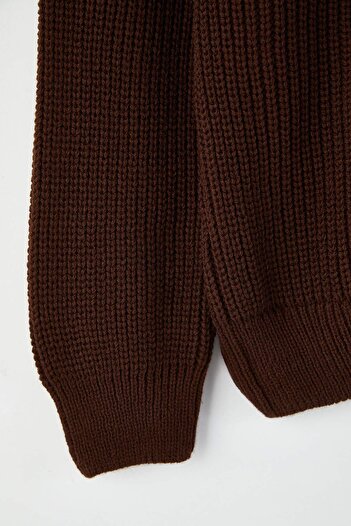 Trendyol Collection Brown Regular Stand Collar Plain Sweater Tmnaw22Kz1908