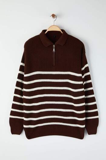 Trendyol Collection Καφέ Oversize πουλόβερ με ριγέ γιακά πόλο TMNAW24KZ00018