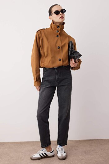 Trendyol Collection Schwarze Hochbund-Mom-Jeans TWOAW26JE00159