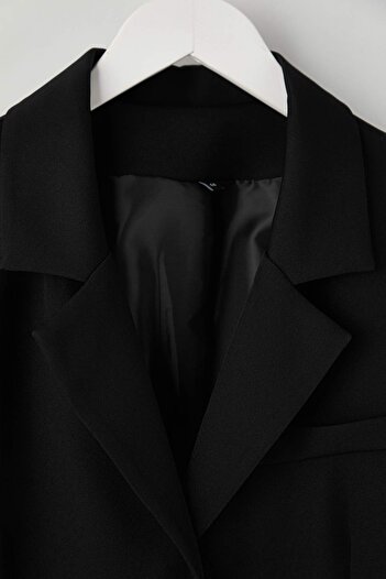 Trendyol Curve Black Classic Woven Oversized Jacket Tbbaw26Ag00040
