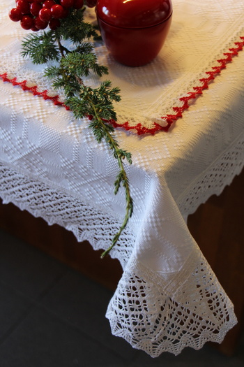 Nicoratex White Tablecloth with White Lace and Set of 6 White Napkins with White and Red Lace