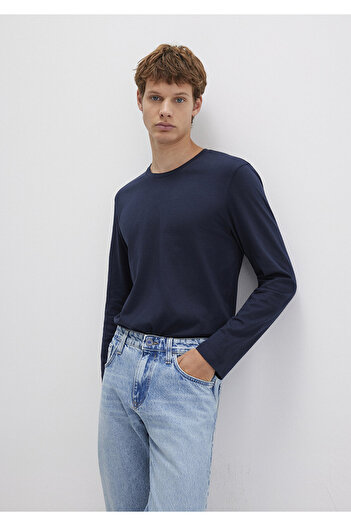 Mavi Langärmliges marineblaues Basic-T-Shirt mit taillierter Passform 062477-27308