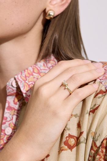 Manuka Spiral patterned ring with zircon stone - standard