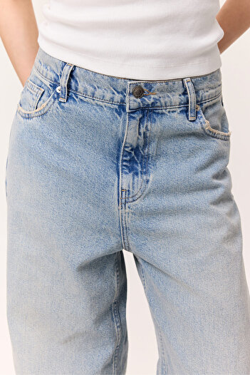 Manuka Midrise Loose Fit Jean Light Blue