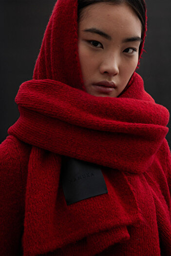 Manuka COZY SOFT TEXTURED SCARF RED