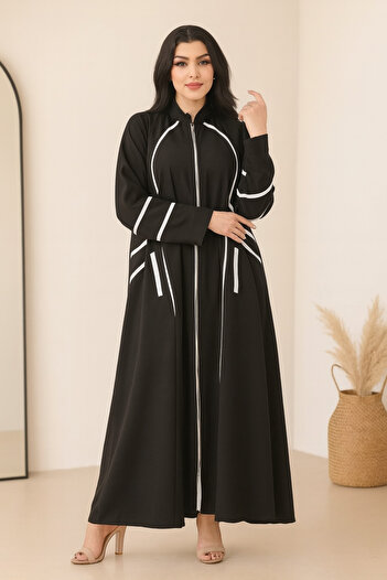 ZAHRA Half-cloche sport abaya with a white shawl, woven from luxurious crepe fabric