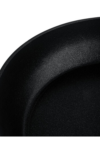 Madame Coco Noir Titanium Pan - Black - 24 cm