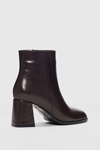 selinshoes Дамски ботуши с каишка и квадратна форма на върха Morven - кафяви