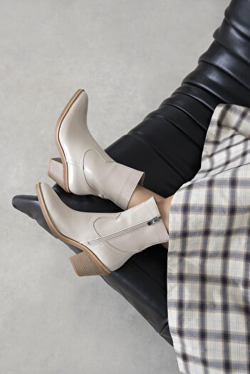 STRASWANS Jose Beige Women's Wrinkled Leather Heeled Boots