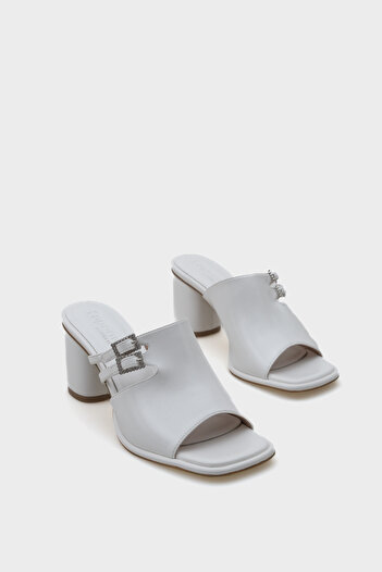 Capone Outfitters Γυναικείες παντόφλες Mona Blunt Toe με μεσαίο τακούνι με διπλή πέτρα