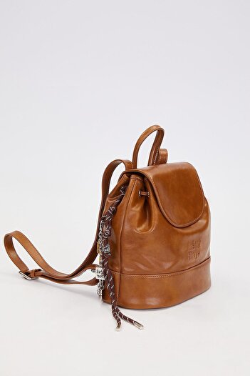 Levidor Camel Charm Accessory Detailed Shoulder Bag