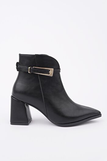 MUGGO Gloria Pointed Toe Belt Detailed Thick Heeled Zippered Women's Boots