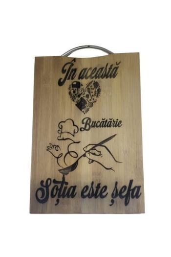 OEM Kitchen cutting board engraved with the message 'In this kitchen, the wife is the boss' 30 x 20 cm