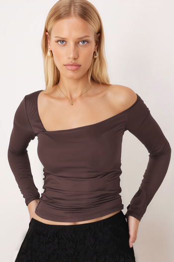 armonika Women's Coffee Asymmetrical Neck Long Sleeve Crop Blouse Arm-26K042007