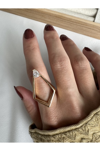 ringbox Gold Stone Shield Ring