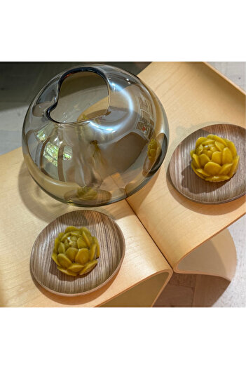 RALUCA CEBUC Manifest Lotus HANDMADE candle made of natural beeswax