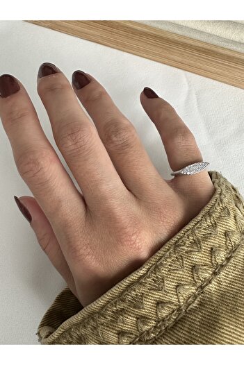 ringbox Silver Colored Stone Shuttle Model Pinky Ring
