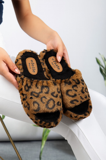 STOCON Plush Fluffy Leopard Fabric Women's Indoor Slippers Comfortable and Stylish Winter Lightweight Non-Slip Dowry Slippers Stc1169