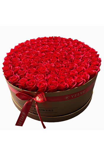 velve Large floral arrangement, Breeze Royal, with 135 soap roses, in a round gold box, Red