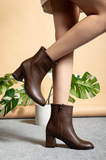 By Ramon Caliente Women's Brown Short-Heeled Boots Stylish Daily Casual Water-Resistant