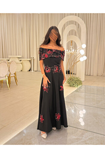Generic Black off-shoulder evening dress embroidered with red roses