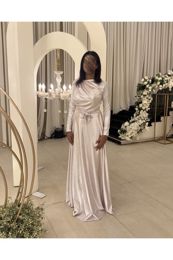 Generic Pearl pink long evening dress with a shiny design and long sleeves