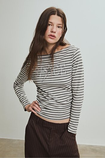 Stradivarius Asymmetric placement print T-shirt