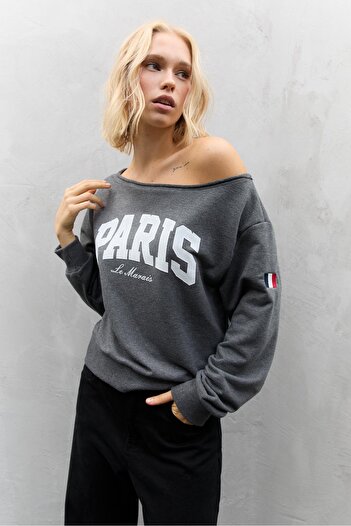 Stradivarius Off-the-shoulder graphic sweatshirt