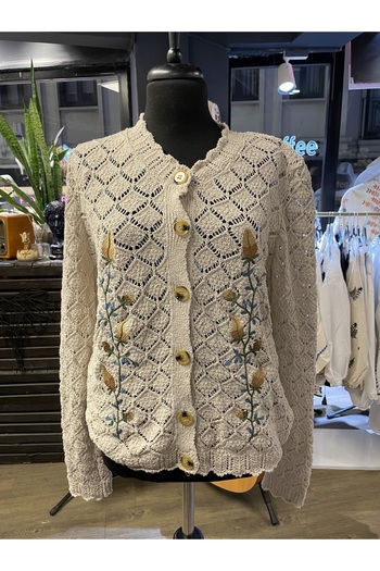 QUSİ Women's Floral Pattern Embroidered Buttoned Long Sleeve Sweater Cardigan