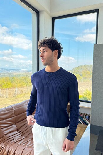 Flaw Wear Reverse Stitched Buttoned Knit Sweater