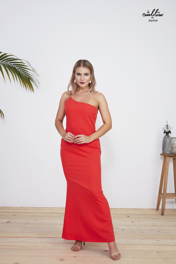 Stylish Red off-the-shoulder dress with a tight opening in the back