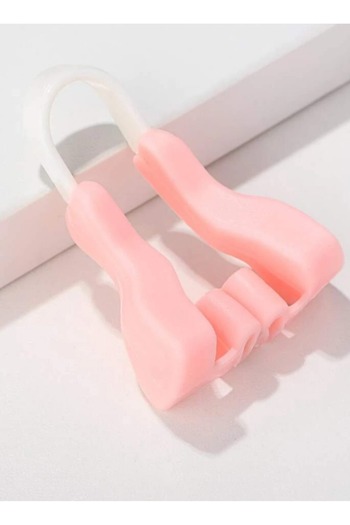 VEYA Nose Corrector and Shaper helps lift and shape the nose and achieve a higher nasal bridge with regular use.