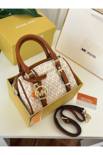 CC Shoulder bag with accessories
