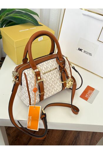CC Shoulder bag with accessories