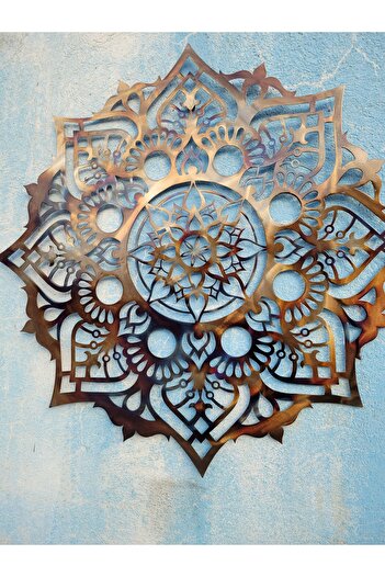 Kat Time Metal wall decor, elegant mandala, with intricate patterns, brings beauty to any space.
