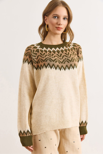 Olalook Women's Ecru Collar Detailed Soft Textured Knit Sweater Kzk-19001021
