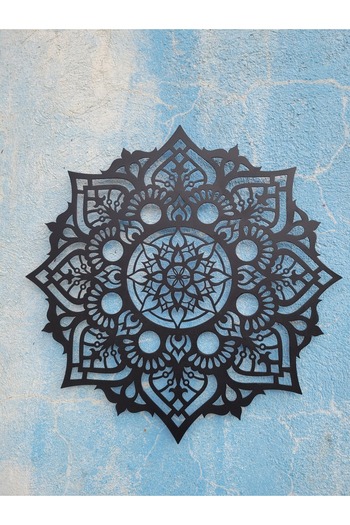 Kat Time Metal wall decor, black mandala, elegant and complex, adds harmony and style to any space.