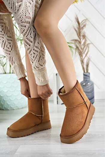 BS BEYAZ SHOES Μπότες Uggy με μαλλί εσωτερικά, μεσαίου μεγέθους (8 εκ. ύψος) με σόλα (3 εκ. ύψος)