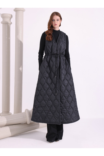 Store Wf Black Quilted Vest with a Leash